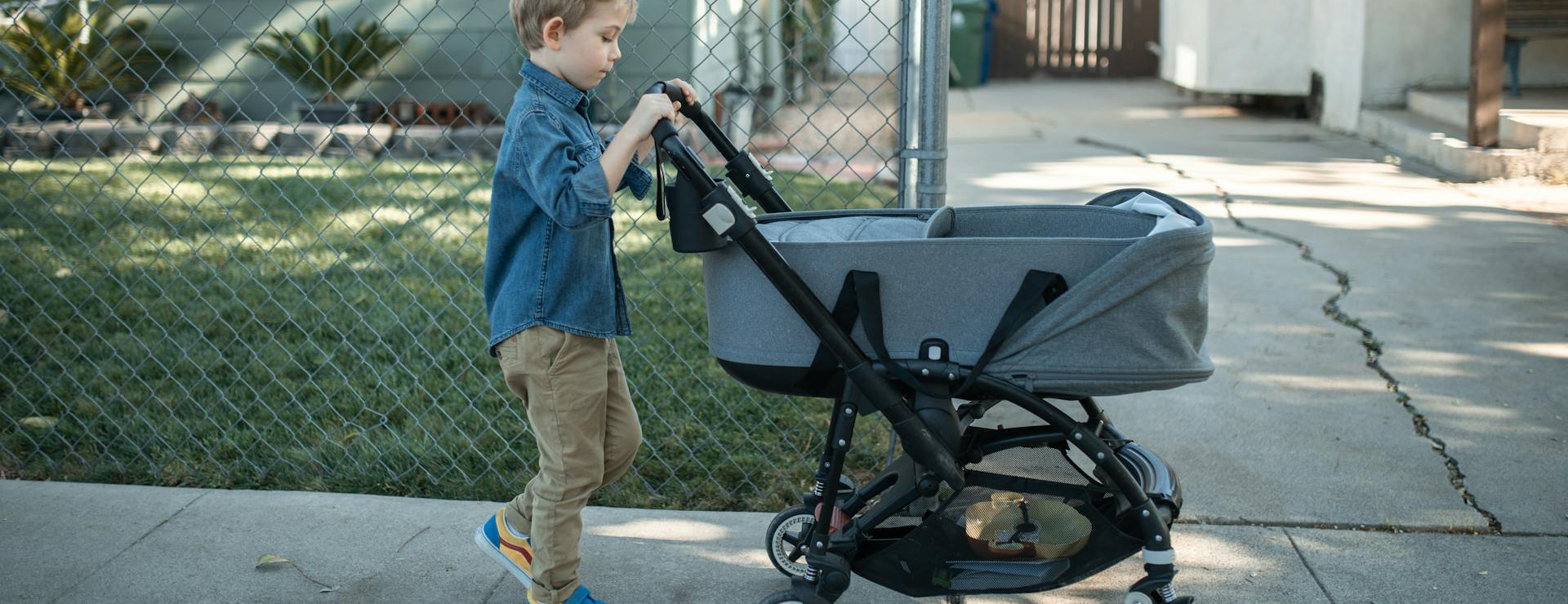 Voorkant -Kinderwagenwinkel pexels rdne 6849582